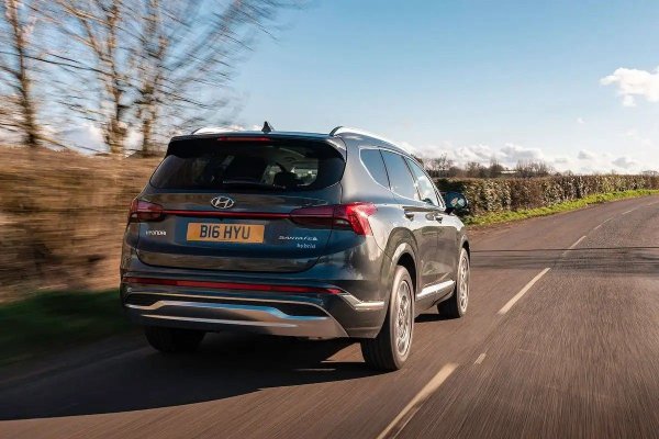 Hyundai Santa Fe не само прави точно това, но е и вторият модел на Hyundai, който печели перфектен резултат тази година. Това означава, че собствениците не са имали проблеми или повреди в колите си през предходните 24 месеца, така че никой не се е сблъскал с нежелани сметки за ремонт.