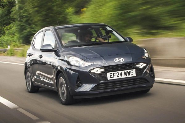 Оценка на надеждност 100%

Hyundai отдавна има репутация на производител на здрави автомобили, които се движат в продължение на много години без много сериозни проблеми, а най-малкият му модел, i10, се отличи в тазгодишното проучване. Това е една от само четирите автомобила, които постигат 100% надеждност. 
