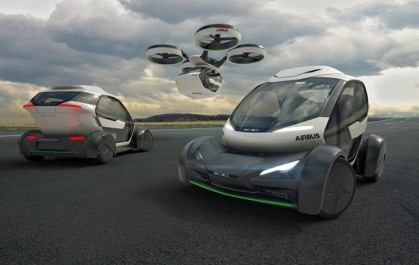 Опитвайки се да се присъединят към тенденцията за летящи коли, световните производители на автомобили все още са твърде запалени по електрическите машини, за да представят нещо сериозно и жизнеспособно извън шоуто. Имено такава е концепцията, създадена съвместно от Audi, Italdesign и Airbus. Това е малка автономна капсула в стил &bdquo;градска кола&ldquo;, която може да бъде свързана както с колесен модул за движение по пътя, така и с летящ - вид гигантски квадрокоптер.

Обявената максимална скорост по суша и въздух е 100 км / ч. Обхватът на полета е 100 км без полезен товар, а пътният обхват е 130 км. Година по -късно компаниите обявиха, че считат проекта за нерентабилен и няма да го развиват в бъдеще.