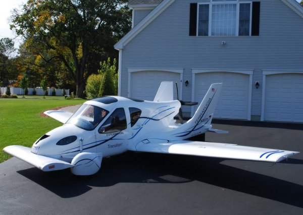 Сериозно модерно развитие на летящи автомобили се появи в началото на този век. Една от претенциозните концепции по темата бе представения през 2009 година Terrafugia Transition Proof, който се разработваше от 2006 г. След успешен полет той е сертифициран в САЩ като лек самолет. Във въздуха устройството може да ускори до 172 км / ч, а на земята със сгънати крила - до 110 км / ч. Като гориво може да използва както авиационно гориво, така и обикновен бензин.

Подобрявайки и тествайки своята летяща кола повече от 10 години, компанията така и не я пусна в продажба, а в началото на 2021 г. тя ограничи дейността си в Щатите, възнамерявайки да се премести в Китай.