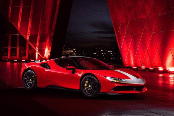 Много хора смятат, че най-популярната марка автомобили в Instagram е Ferrari. Но не, това дори не е най-популярната италианска марка автомобили в Instagram. Все пак тя може да претендира, защото акаунтът на тима от Формула 1(@scuderiaferrari) има още 10.5 милиона последователи.