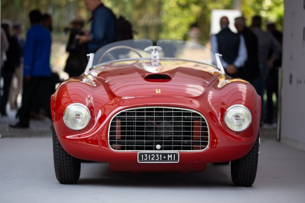 Самата зора на легендата "Ферари". Този модел от 1949 печели първо и второ място в едноименното рали. Теглото му е едва 650 кг. 