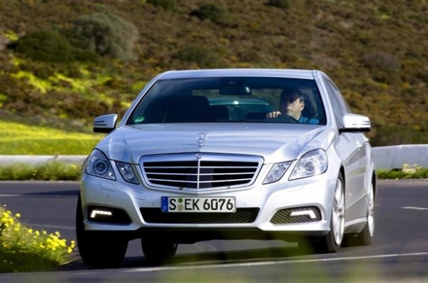 Новите BMW 5-series и Mercedes E-class
