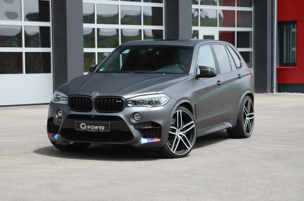 M-версията на X5 генерира 575 коня и 750 Нм въртящ момент, но за четири години и половина тунерите разработиха различни програми за повишаване на производителността. Тези от G-Power гарантират мощност от 750 к.с. и 980 Нм въртящ момент при третото ниво на подобрения. Увеличението на мощността с 30% е резултат от работата върху блока за управление на двигателя и от смяната на стандартния ауспух с титанов. Чип-тунингът излиза 11 000 евро - евтино, за да се измине една четвърт миля за 11,5 сек.