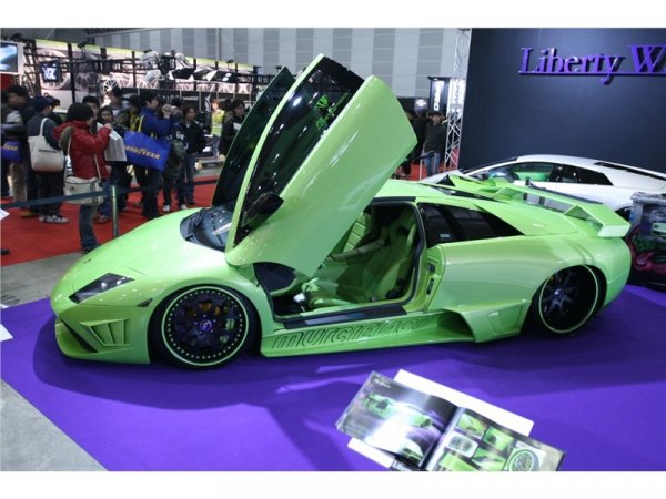 Доработено Murcielago LP640 от Liberty Walk & LB Performance, снабдено с регулируемо окачване / Токио 2009