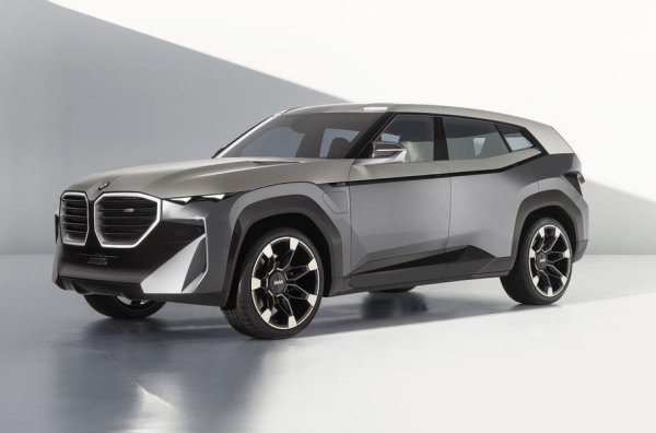 Този кросоувър ще се превърне съвсем скоро в сериен модел, като попада в списъка по няколко причини. Той е вторият самостоятелен автомобил в историята на подразделението M след M1 и в същото време първият &bdquo;напомпан&ldquo; хибрид на баварската марка. Най-важното обаче е, че това е най-мощният автомобил в историята на BMW &ndash; задвижващата му система развива 750 к.с. и 1000 Нм.

При представянето на Concept XM от BMW обявиха, че това е продукт, който е на 90% готов за серийно производство, така че вече сме почти наясно и какво точно ще представлява варианта за пазара. Някои елементи вероятно ще отпаднат, така че интрига около серийната версия все още има.