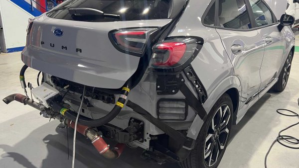 Започвайки от компактния SUV на Ford, „меката“ хибридна версия 1.0 EcoBoost с технология Flexifuel събра по-добри резултати от бензиновите (3 звезди срещу 2,5) благодарение на използването на биоетанол E85. Индексът на парниковия газ („резултатът“, приписан на емисиите на парникови газове) беше 6,9/10 (най-високият сред всички автомобили в теста) срещу 3,7/10, получен при изгаряне на обикновен бензин.

Очевидно това не е гориво с нулево въздействие, тъй като при студени или много студени условия на околната среда има по-високи емисии на NH3, CO и прахови частици, отколкото при по-малко твърд климат. Разходът, измерен при Puma, от друга страна, е 8,2 л/100 км (среден) и 9,7 л/100 км (най-лош сценарий).

Резултат Ford Puma: 

Индекс за чист въздух - 5,3/10
Индекс на енергийна ефективност - 5,3/10
Индекс на парникови газове - 6,9/10