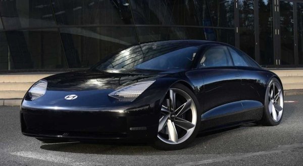 Hyundai Prophecy &ndash; както подсказва името му &ndash; предлага предварителен преглед на нещата, които предстоят. Представен през 2020 г. и рекламиран като &bdquo;Най-добрата автомобилна форма&ldquo; от неговите дизайнери, в крайна сметка Prophecy доведе до производството на Ioniq 6. Но зашеметяващата форма на оригиналната концепция все още го прави един от най-добрите дизайни на Hyundai за последното десетилетие.