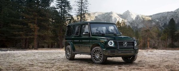 Mercedes-Benz G-Class е един от най-известните офроудъри в историята на автомобилите. Това също е сред причините за безумно високите цени на този модел. По света е пълно с хора, които не искат да спрат там, където свършва пътя, но пък малцина от тях могат да си позволят този автомобил. Все пак в Европа той струва поне 100 000 евро.
