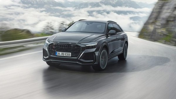 За щастие, на пазара има и Audi RSQ8, което струва половината от тази сума - около 100 000 евро. Неговото ускорение от 0 до 100 км/ч отнема 3,8 секунди (при Urus времето е точно 3 секунди). Това е най-добрият SUV на Audi, който не отстъпва кой знае колко като лукс и характеристики на Urus.