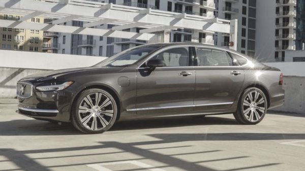 И все пак, със сигурност има хора, които искат да изпитат подобен комфорт и спокойствие по време на пътуване, но без да изваждат подобни пари. За тях е предназначено Volvo S90, което предлага удобството и безопасността, типични за шведската марка. При това на цена от около 60 000 евро.