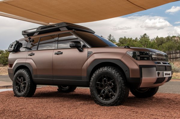 Кросоувърът навлезе в своето пето поколение. &bdquo;Офроуд&ldquo; модификацията на XRT получи електрически багажник на покрива, стълба, специални стойки в стила на Land Rover Defender и офроуд гуми.
