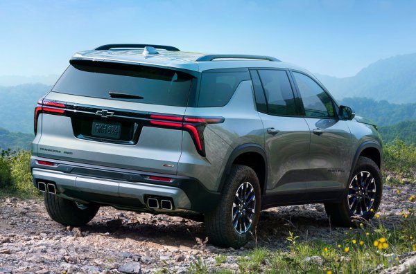 2,5-литровият турбомотор с 4 цилиндъра развива 315 конски сили и 430 Нм, като  е комбиниран с осемстепенна автоматична скоростна кутия и система за задвижване на всички колела.
