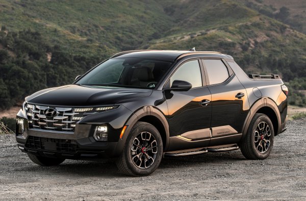 Пикапът на Hyundai също получава допълнителен офроуд комплект. Базиран на версията SEL с пакета Activity. Основните нововъведения са по-големи удължения на арките, пластмасови облицовки на вратите, фиксирани стъпала и дръжки в купето. Пакетът Antichrome включва черни дръжки на вратите, тъмни корпуси на огледалата, антрацитни табелки и радиаторна решетка.
