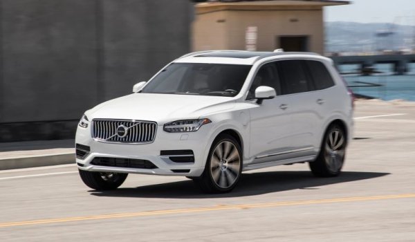 Шведската марка, която се внася у нас от "Мото Пфое", може да се похвали с ръст от 48 на сто спрямо първата четвърт на миналата година. На практика 96% от продажбите се падат на SUV-гамата. 
 
Най-продавани модели: XC90 - 36, XC60 - 27, XC40 - 12
