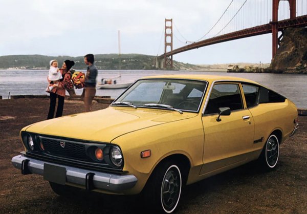 Това е всъщност третата генерация на Nissan Sunny, която носи емблемата на Datsun за някои експортни пазари. Това е компактен и с много модерен за времето си дизайн, а икономичните японски двигатели го правят особено подходящ за епохата на Арабската петролна криза. 
