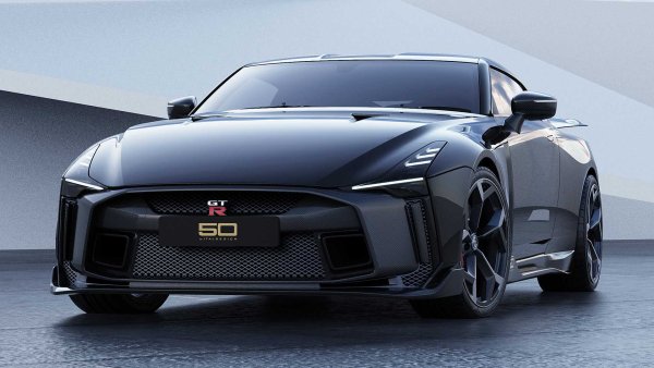 Преди вездесъщият Nissan GT-R да бъде спрян от производство, Italdesign се заигра с емблематичния спортен автомобил с GT-R 50. Празнувайки 50 години от името GT-R, Nissan и Italdesign излязоха с този спортен автомобил с ограничена серия на цена от 1,1 милиона долара всеки. Само 50 бройки са произведени.
