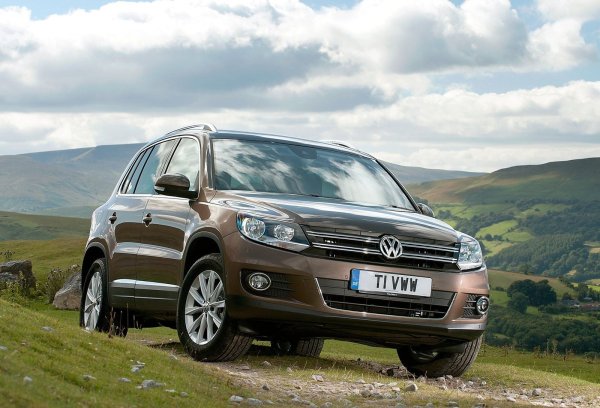 Дължина - 4426 мм, пътен просвет - 200 мм, багажник - 470 литра.

И тук предложенията не са чак толкова много, тъй като 10-годишен автомобил от този модел струва повече пари. Препоръчват се варианти с механична скоростна кутия, тъй като DSG не е особено надеждна. За разлика от японския Aisin, който е много надежден, но и се среща по-рядко.