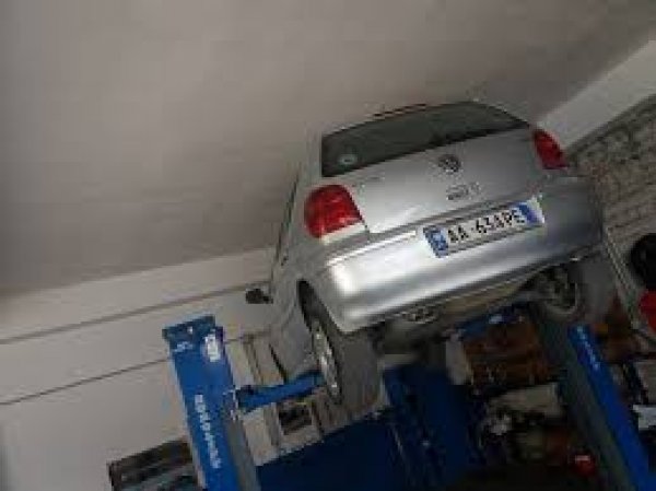 Отказът от 95 в полза на бензин Супер може да бъде предизвикан от нежеланетона потребителя да има проблеми с гаранцията на автомобила. При всеки проблем с двигателя служитетелите в сервиза първо взимат поба от резервоара. И ако бъде открито отклонението от нормите ‑ край на гаранцията. Затова и някои хора ги е страх да не сипят некачествено гориво и по тази причина залагат на Супер.

