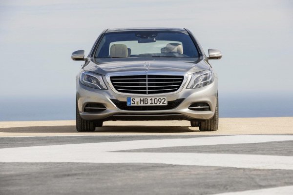 Mercedes S-Class дебютира в Хамбург