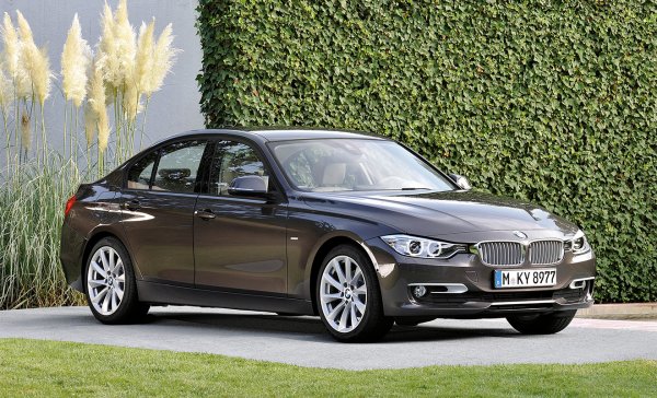 При новите поколение на "тройката" от серия F "ноздрите" са още по-широки и по-ниско поставени, като напомнят за щит, състоящ де от две секции. Първият модел с това решение е седмата серия F01 от 2008 г. През 2010 г. тази решетка се появява и при пета серия F1, но достига апотеоза си при "тройката" F30. При нея "ноздрите" са толкова широки, че краищата им се срастват с фаровете.
