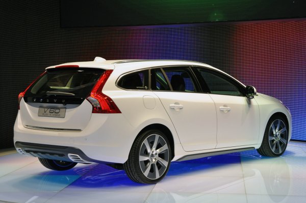  Volvo V60 Plug-In Hybrid