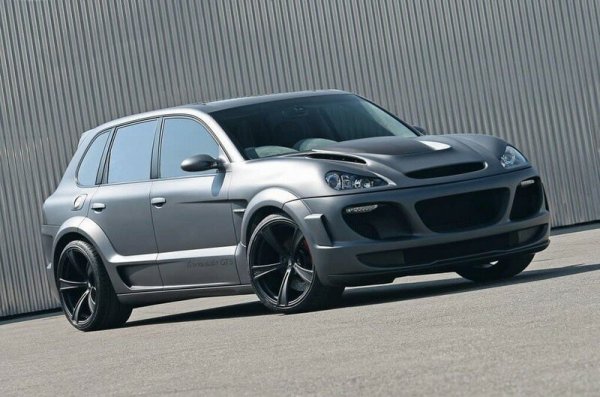 Това е обикновен Porsche Cayenne, попаднал в ръцете на майсторите от тунинг-ателието. Визуално промените може да не са съществени (въпреки че 22-цоловите джанти с гуми 335/25 Z22 изглеждат страхотно), но този автомобил си заслужава вниманието. Обемът на двигателя е увеличен от 4,8 на 5,0 литра, като са поставени нови състезателни турбини, ковани бутала, интеркулер и пренастроена система за управление. Резултатът е мощност от 750 к.с. при 6400 об/мин, което позволява ускорение от 0 до 100 км/ч за 4,3 секунди и развиване на максимална скорост от 300 км/ч
