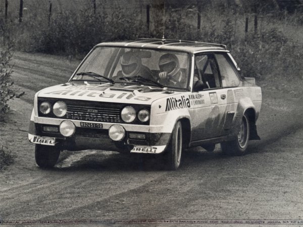 Fiat 131 Abarth в прочутото рали "1000 езера" през 1978. Зад волана е Марку Ален