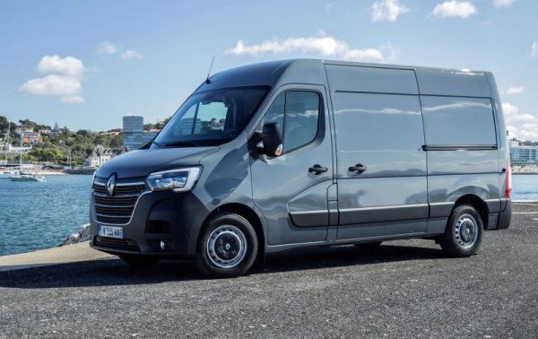 Най-продаваният ван в България през тази година, като отново правим уговорката, че в нашата класация са включени само регистрациите в категории M1 и N1. Преди година бройките Master бяха 322. 
