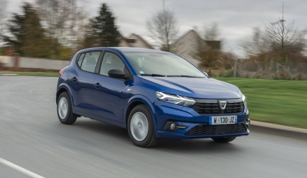 Втората най-продавана кола в Европа за годината е осма в България. Но пък подобрява резултата си от миналата година, макар и със скромните 5 автомобила. За момента българските дилъри на Dacia нямат проблеми с доставките на Sandero.
