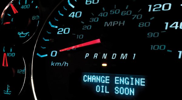 Много шофьори смятат, че ако не използват автомобила си или пък го карат рядко, няма нужда от смяна на маслото. Това е грешка, тъй като неговият състав започва да се променя. Не е изключено самата смазка да започне да се разпада. А върху частите от двигателя, които са били дълго време бе смазване и не са подлагани на високи температури може да се образува корозия. Затова маслото трябва да се сменя, дори да палите колата веднъж месечно.