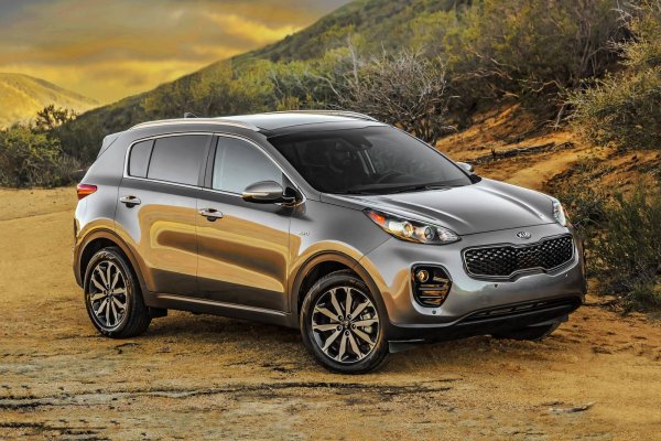 Челната тройка затваря Kia Sportage, която запазвайки 84% от първоначалната цена. Първото поколение на корейския кросоувър се слави като „неубиваемо“, защото инженерите не са рискували, а са предложили само доказани технически решения. При следващите генерации имаше някои различни технически проблеми, но те не бяха фатални, а Kia реагира бързо и ги отстрани.
