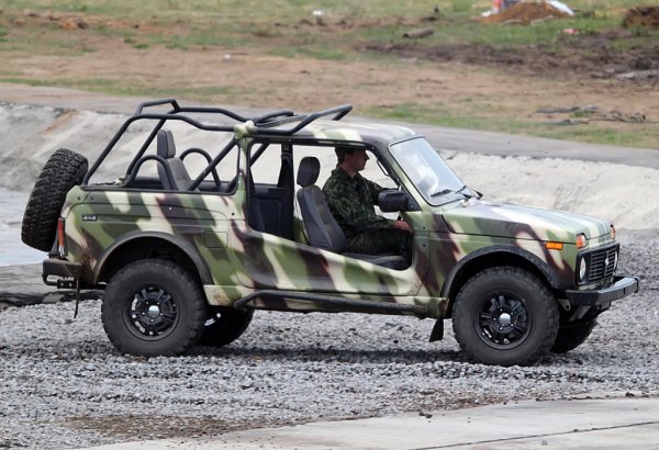 Така, на базата на Lada Niva, военните бързо разработили различни автомобили, които да изпълняват специфични задачи в отделните родове войски. И до ден днешен, Lada 4x4 е на служба в руската и други армии от ОНД, макар понастоящем да се използва предимно като регулярна транспортна машина, а не толкова като такава за определени задачи.
