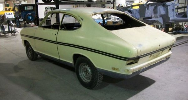 Както самият актьор обича да казва - най-приятният му спомен от този автомобил е, че е бил пълен боклук. Арнолд става собственик на колата, когато е само на 19 години и я използва, за да ходи на тренировки с нея в родината си Австрия. Шварценегер казва още, че било голяма мъка да се вози в този автомобил, защото предната му седалка не е можела да се мести и се е налагало да балансира, докато кара.