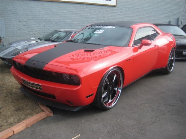 Доработен Dodge Challenger с колела Forgiato