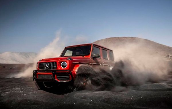 През 1979 г. Mercedes-Benz нарича своя всъдеход, който сега е известен като G-Class, Gel&auml;ndewagen, което е немски термин на популярното в цял свят cross country. Оттам идва често използваният прякор G-Wagen. Gel&auml;ndewagen стана G-Class с промяната на системата за имена на моделите, въведена през 1994 г.
