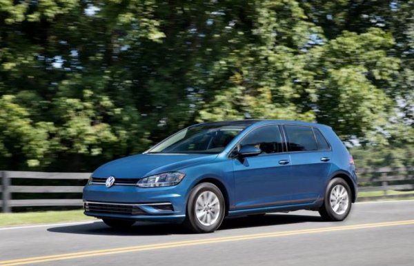 Ранните модели на Volkswagen се открояват като едни от най-нереализираните автомобили в индустрията. Официалното име на Beetle е Type 1, например, но по-късно в компанията решават да обозначат навлизането на двигателите с водно охлаждане и се обръщат към метеорологията.

Golf (на снимката) е кръстен на залив, през който минава течението "Гълфстрийм". Passat е термин, използван за ветрове, а самата струя от вятъра се казва Jetta. На свой ред, Scirocco е средиземноморски вятър, който идва от пустинята Сахара.
