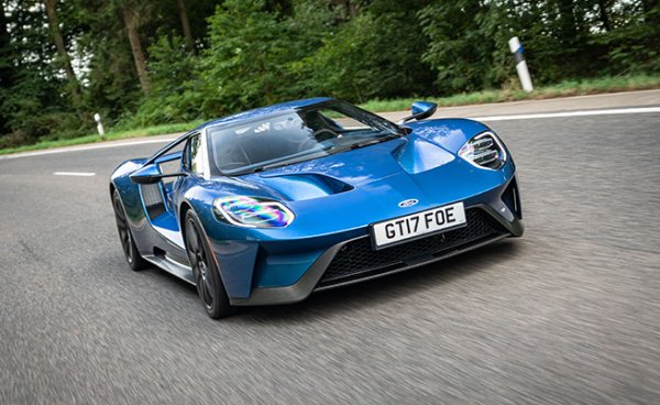 Тази кола е създадена не само за да се движи по пътищата, но и да се представя впечатляващо на пистата. Тя е оборудван с V6 с двигател с двойно турбо, който развива 400 к.с. и дава сериозен принос за разхода на бензин. В смесен цикъл той е 17,1 л/100 км.