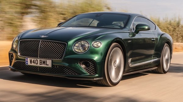 Една от най-популярните спортни коли сред богаташите се продава все по-добре напоследък. Под нейния капак е поставен 6,0-литров туин-турбо V12 двигател, който в най-мощния си вариант развива 626 к.с. и позволява ускорение от 0 до 100 км/ч само за 3,3 секунди. Това няма как да стане без сериозен разход на горива, като в в случая с Continental GT той е 17 л/100 км комбинирано.