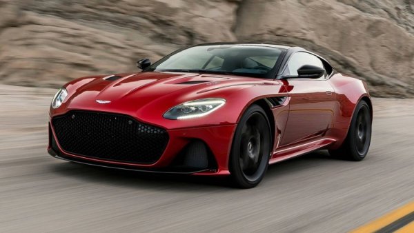 Британският спортен автомобил също попада в тази класация и въпреки, че е последен в Топ 10, едва ли може да бъде нареечен икономичен. Благодарение на мощния си V12 двигател, DBS харчи 11 л/100 км извънградско и 17 л/100 км в градски условия. В същото време обаче той вдига 100 км/ч от място за 3,2 секунди.