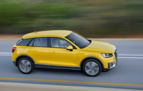 Също като предназначения за изпозване в големите градове A1 Sportback, и кросоувърът Q2 няма алтернатива от BMW или Mercedes-Benz.  На модела скоро му предстои фейлифт. Той се предлага със същите мотори като A1 Sportback. Цените започват от 28 050 евро.