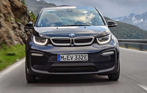 При електромобилите BMW има модел с дължина на компактен кросоувър и форма на миниван, като i3 се предлага с два варианта на мощност &ndash; 170 и 184 к.с. Вторият ускорява от 0 до 100 км/ч за 6,9 секунди. Цената на модела е минимум 39 450 евро.