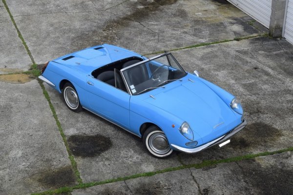 Малък спортен кабриолет, правен само две години, 1964-1965. Базиран е на механиката на Fiat 600D, но има уникална конструкция с външни панели, изработени от подсилена с фибростъкло пластмаса, и монтирани върху стоманена рамка. Това е първият италиански автомобил от фибростъкло, и един от първите в света. Мощността е 29 коня от задно монтиран 0.77-литров мотор. 
