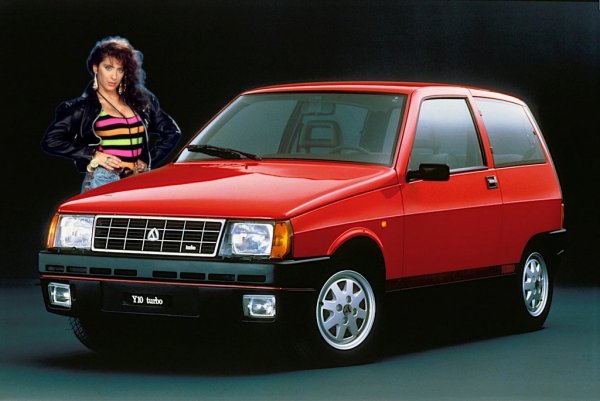 През 1985 най-после идва време да се замени остарелият А112. За целта е създаден Y10 - на платформата на Fiat Panda, но с по-добра аеродинамика и по-богато оборудване. Същият модел се изнася за други пазари под името Lancia Y10. През 1995 поредната вълна "оптимизации" във Fiat води до окончателното вливане на марката в Lancia и до пенсионирането на емблемата на Autobianchi. 
