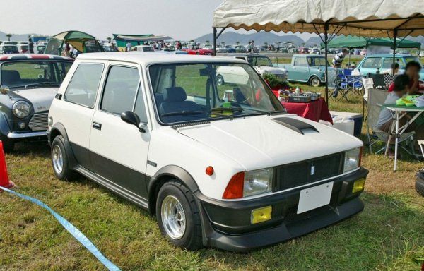 През 1976 компанията е придобита от De Tomaso Group и обединена под една шапка с Maserati. На Bertone е възложено проектирането на нов модел на базата на Mini - така се раждат Mini de Tomaso (на снимката) и първото Innocenti Mille. 