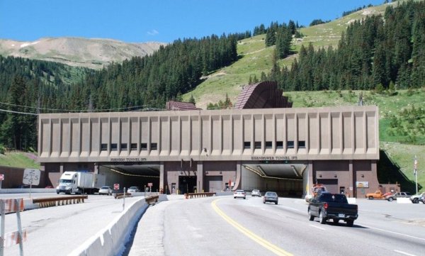 Този тунел в американския щат Колорадо е един от най-високите в света, на 3401 метра над морското равнище. Дълъг е 2.72 км, и бе завършен през 1972. Седмица преди официалното откриване леко пийнал шофьор реши той да е първият, минал през тунела, и скъса предпазните ленти. Съдиха го, но го оправдаха, защото се оказа, че са забравили да поставят официални знаци, че преминаването е забранено. 
