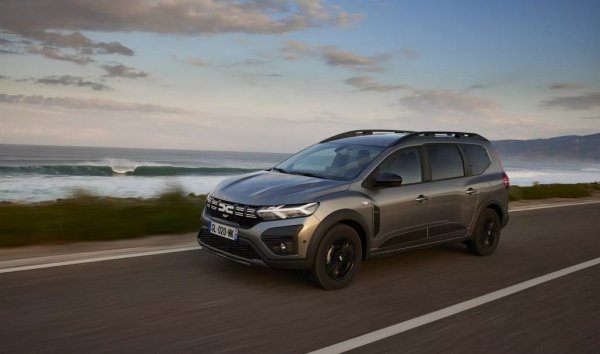 Jogger, най-евтиният автомобил със 7 места на европейския пазар, бе една от пазарните сензации миналата година, но сега регистрациите намалявант с 16.8%. Отново това е свързано със свиването на автомобилния пазар в Италия, Франция и Испания, основните му пазари. Над 30% от продадените Jogger (общо 42 381 бройки) са с хибридно задвижване. 
