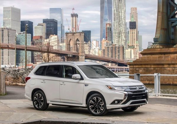 Моделът заема лидерско място сред хибридите в Англия и се радва на много продажби и в Европа. Кросоувърът се отличава със своята надеждност, икономия на гориво и пробег до 50 км само на ток. Цените пък са доста примамливи.