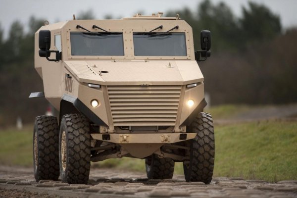 Foxhound - английска военна машина, създадена с помощта на McLaren и BMW