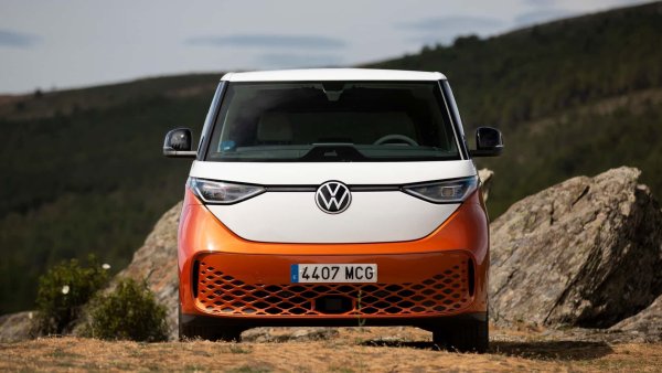 Списъкът с T1 на 21-ви век, което в случая се казва VW ID. Buzz - електрически ван с 204 к.с. и задно задвижване, който изминава 418 км с едно зареждане. Този автомобил има редица впечатляващи дизайни, които го правят още по-привлекателен.

Вече беше представен и удълженият вариант с 286 к.с. и батерия с 85 кВт/ч, който  предлага възможност за пет, шест или седем места. Тази версия ще бъде пусната в продажба съвсем скоро.